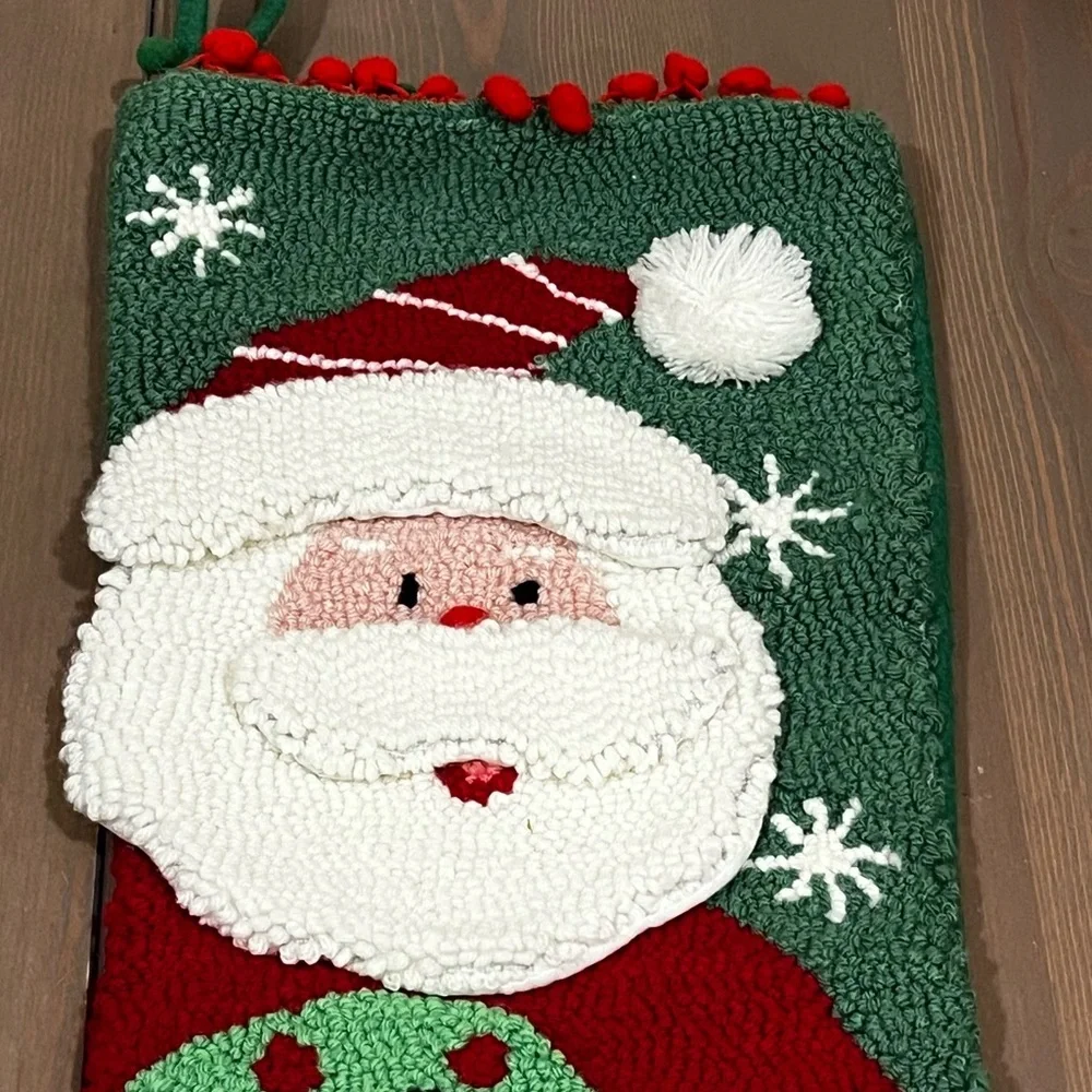 Looped Yarn Christmas Stocking Santa with Wreath 3D